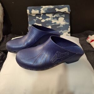 Blue Calzuro Clogs Sz 38-39 7.5 Womens